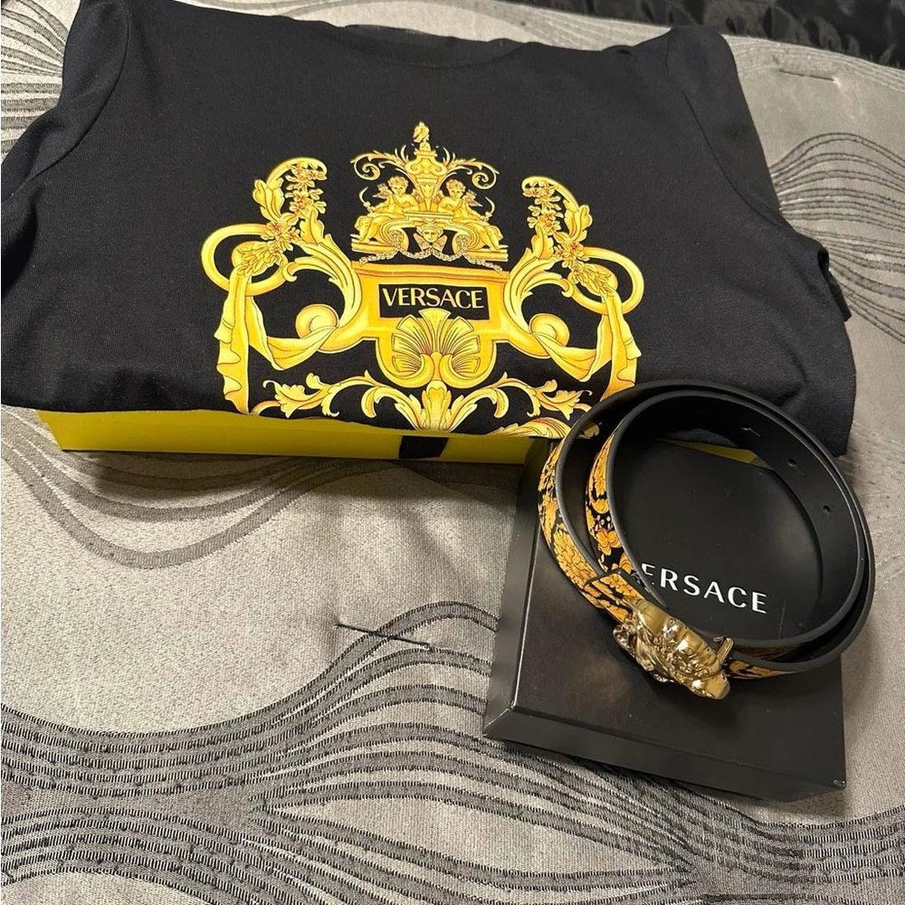 Versace Men's Belt in Black and Gold